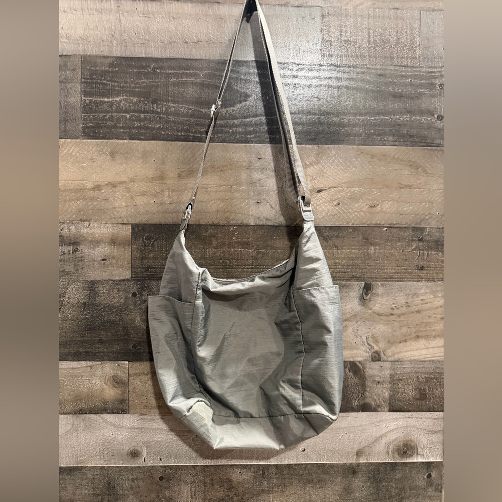 Baggallini Metallic Gray Crossbody Bag - Picture 4 of 5